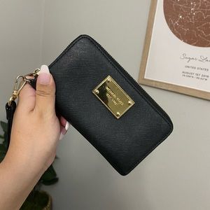 Michael Kors Zipper Wallet/wristlet